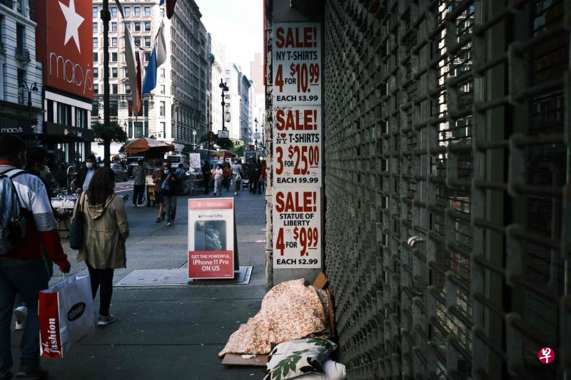 美国劳工部周四(25日)公布的数据显示,在常规的州失业救济计划中,截至3月20日一周首次申请失业救济人数减少9万7000人,至68万4000人。(法新社) 美国劳工部周四(25日)公布的数据显示,在常规的州失业救济计划中,截至3月20日一周首次申请失业救济人数减少9万7000人,至68万4000人。(法新社)