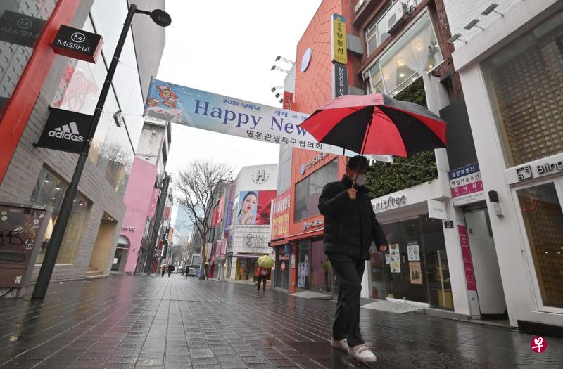 为严防疫情扩散蔓延,韩国政府决定将现行防疫响应级别(首都圈2级、非首都圈1.5级)再延长两周至4月11日。(法新社) 为严防疫情扩散蔓延,韩国政府决定将现行防疫响应级别(首都圈2级、非首都圈1.5级)再延长两周至4月11日。(法新社)