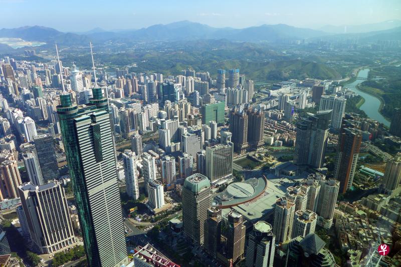 香港计划在与罗湖区一河之隔的沙岭建设“超级殡葬城”,令深圳居民不满。图为从罗湖区望向香港方向。(互联网) 香港计划在与罗湖区一河之隔的沙岭建设“超级殡葬城”,令深圳居民不满。图为从罗湖区望向香港方向。(互联网)