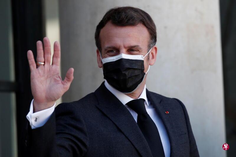 马克龙办公室说,马克龙和默克尔与普京讨论了在冠病疫苗方面进行合作的可能性。(路透社) 马克龙办公室说,马克龙和默克尔与普京讨论了在冠病疫苗方面进行合作的可能性。(路透社)