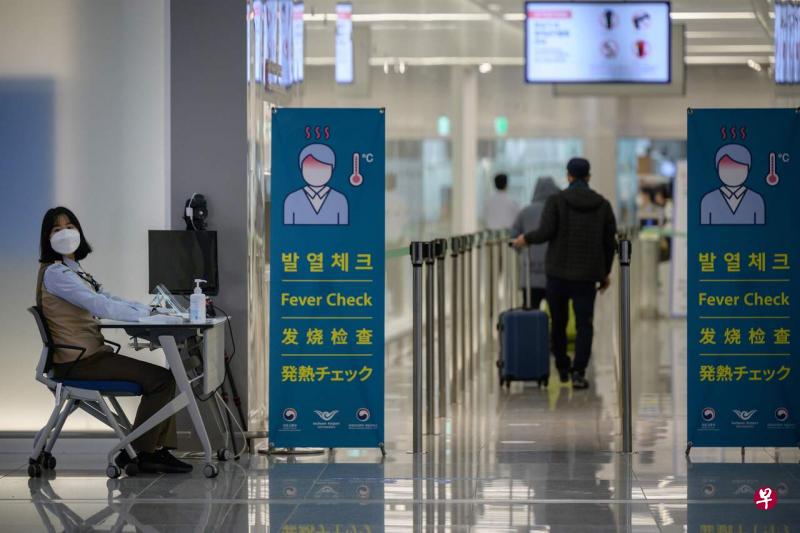 韩国总理丁世均要求韩国防疫部门积极参与国际社会有关采用“疫苗护照”的相关研讨,让民众可以更加便捷地展开国际间的旅行。(法新社) 韩国总理丁世均要求韩国防疫部门积极参与国际社会有关采用“疫苗护照”的相关研讨,让民众可以更加便捷地展开国际间的旅行。(法新社)