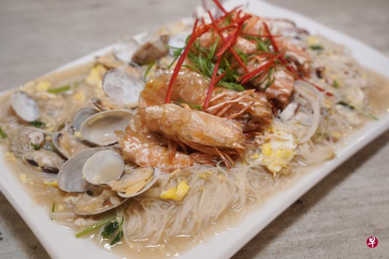 三鲜白米粉汤汁鲜美。 三鲜白米粉汤汁鲜美。