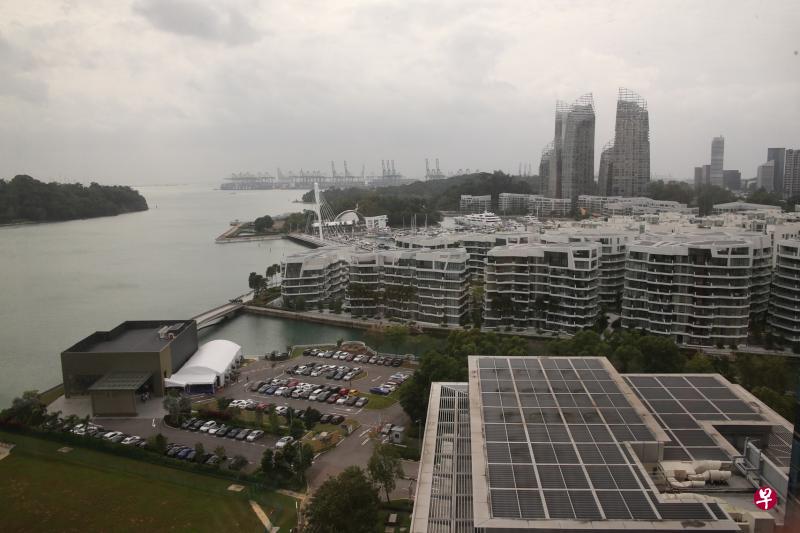 近两个月来新公寓买气旺盛,吉宝湾濒水一带的私宅项目The Reef at King's Dock,在2月共卖出102个单位,成为最热销的新私宅。图左下角为该项目的展销厅。(档案照片) 近两个月来新公寓买气旺盛,吉宝湾濒水一带的私宅项目The Reef at King's Dock,在2月共卖出102个单位,成为最热销的新私宅。图左下角为该项目的展销厅。(档案照片)
