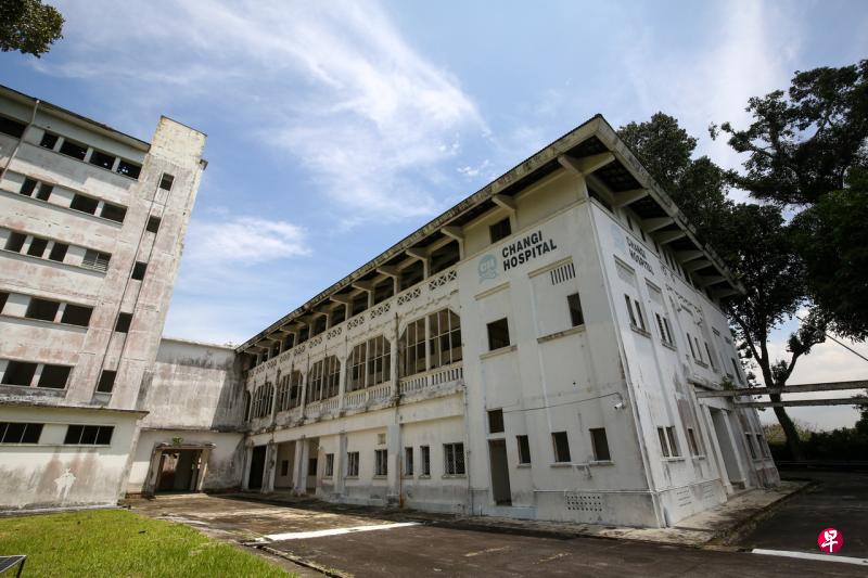 新加坡土地管理局和市区重建局举办比赛,号召公众为改造樟宜尾提出创意方案,包括为旧樟宜医院(图)和其他英军遗留的营房建筑构思新用途。(陈斌勤摄) 新加坡土地管理局和市区重建局举办比赛,号召公众为改造樟宜尾提出创意方案,包括为旧樟宜医院(图)和其他英军遗留的营房建筑构思新用途。(陈斌勤摄)