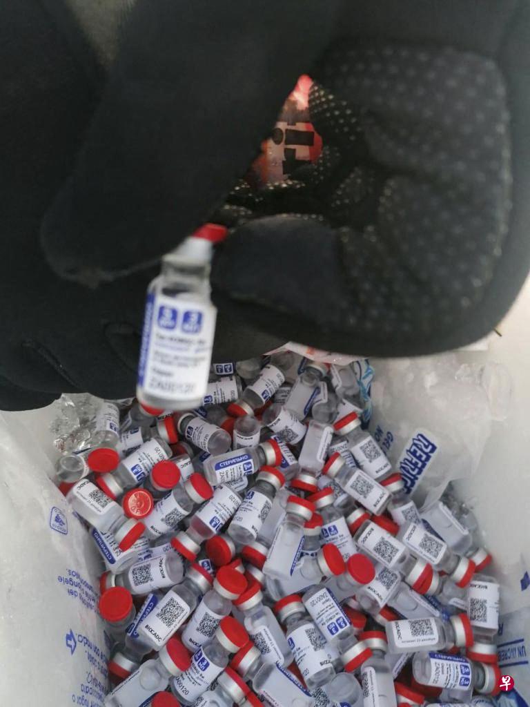 辉瑞官员表示,目前有一款“假疫苗”在墨西哥和波兰流传,每支疫苗以2500美元的价格出售。(法新社) 辉瑞官员表示,目前有一款“假疫苗”在墨西哥和波兰流传,每支疫苗以2500美元的价格出售。(法新社)