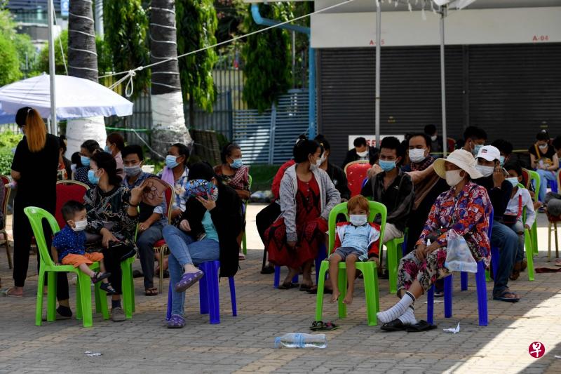 柬埔寨过去24小时新增580起冠病病例,累计1万555起。(法新社)
柬埔寨过去24小时新增580起冠病病例,累计1万555起。(法新社)