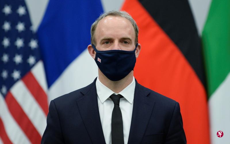 英国外长拉布说:“腐败具有腐蚀作用,因为它减缓了发展的速度,耗尽了较贫穷国家的财富,并使他们的人民陷入贫困。这毒害了民主的福祉。”(路透社) 英国外长拉布说:“腐败具有腐蚀作用,因为它减缓了发展的速度,耗尽了较贫穷国家的财富,并使他们的人民陷入贫困。这毒害了民主的福祉。”(路透社)