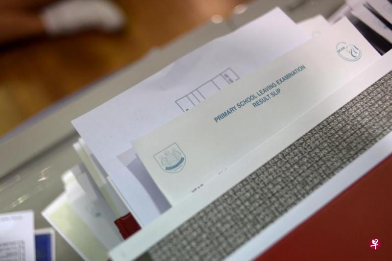 小六会考今年改以“八级”的积分等级来评估学生自身学习表现,不再采用与同届考生相比较后计算的T值积分。(档案照片) 小六会考今年改以“八级”的积分等级来评估学生自身学习表现,不再采用与同届考生相比较后计算的T值积分。(档案照片)