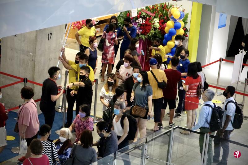 宜家第三家分店今早开业,三小时内吸引近千人到访。(陈来福摄) 宜家第三家分店今早开业,三小时内吸引近千人到访。(陈来福摄)