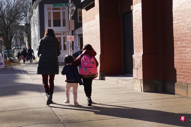辉瑞-BioNTech冠病疫苗是第一种获美国批准使用于该年龄段的冠病疫苗,这对确保儿童安全重返学校迈出了重要一步。(法新社) 辉瑞-BioNTech冠病疫苗是第一种获美国批准使用于该年龄段的冠病疫苗,这对确保儿童安全重返学校迈出了重要一步。(法新社)