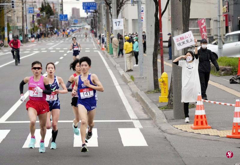 日本正与第四波病毒感染进行斗争,包括首都在内的几个地区处于紧急状态。(路透社) 日本正与第四波病毒感染进行斗争,包括首都在内的几个地区处于紧急状态。(路透社)