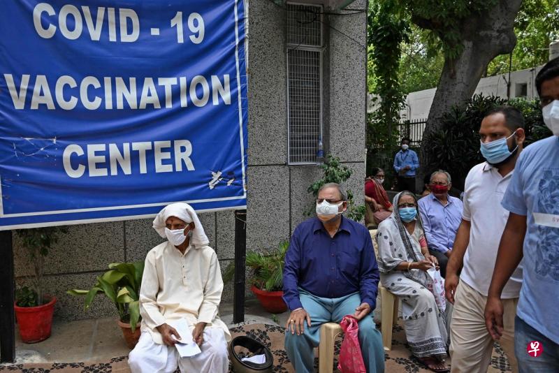 印度国家官员周四表示,印度人口最多的北方邦将斥资13.6亿美元(18.1亿新元)购买冠病疫苗。(法新社) 印度国家官员周四表示,印度人口最多的北方邦将斥资13.6亿美元(18.1亿新元)购买冠病疫苗。(法新社)