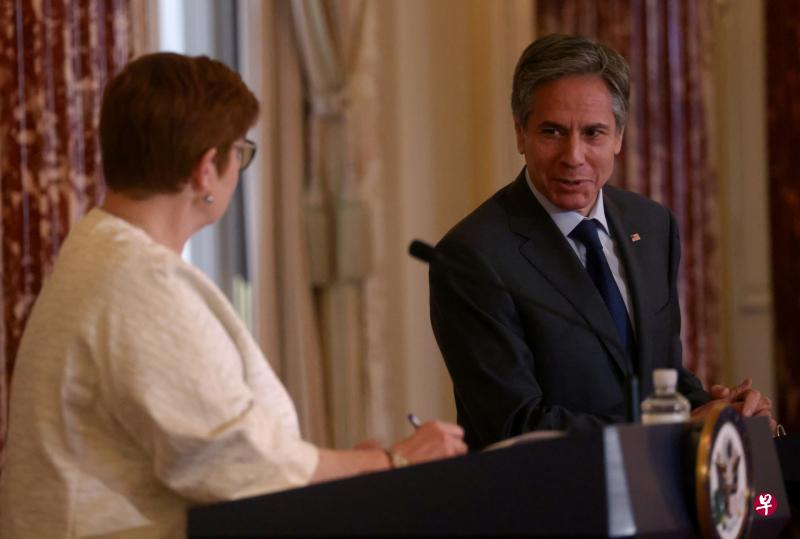 美国国务卿布林肯(右)周四在与澳洲外长佩恩(左)一起出席记者会时重申,美国绝不会对中国向澳洲进行经济胁迫坐视不理。(路透社) 美国国务卿布林肯(右)周四在与澳洲外长佩恩(左)一起出席记者会时重申,美国绝不会对中国向澳洲进行经济胁迫坐视不理。(路透社)