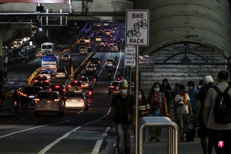 菲律宾新增6784起冠病病例,累计113万1467起。(彭博社)
菲律宾新增6784起冠病病例,累计113万1467起。(彭博社)