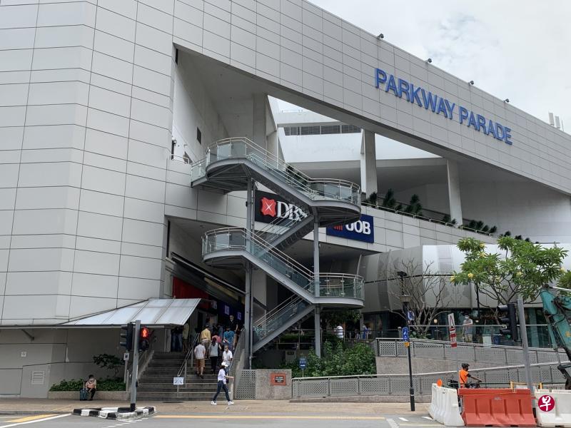 百汇广场的Sushi Express和BEST DENKI商店曾有冠病病患到访。(档案照片) 百汇广场的Sushi Express和BEST DENKI商店曾有冠病病患到访。(档案照片)