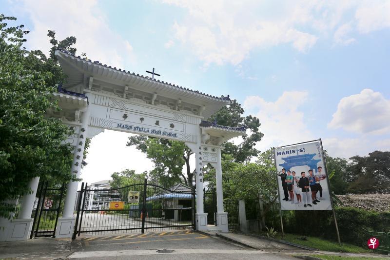 海星中学面向翡珑山路的校门牌坊,本月底将拆除。(档案照) 海星中学面向翡珑山路的校门牌坊,本月底将拆除。(档案照)