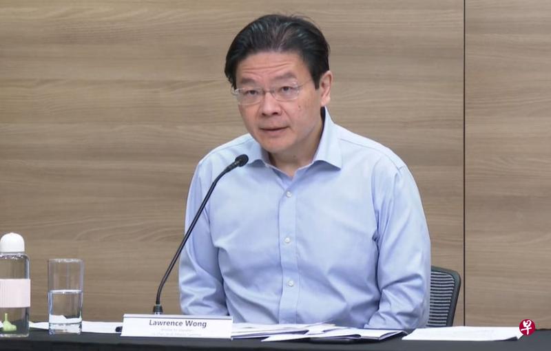 黄循财今天下午在记者会上表示,政府将在两个星期后检讨现有措施,若本地疫情未有好转,会进一步收紧防疫措施。(视频截图) 黄循财今天下午在记者会上表示,政府将在两个星期后检讨现有措施,若本地疫情未有好转,会进一步收紧防疫措施。(视频截图)