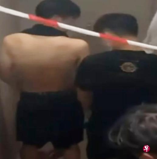 义安理工学院两名学生被撒尿,校方调查结果出炉,28名学生被惩处。(取自网络) 义安理工学院两名学生被撒尿,校方调查结果出炉,28名学生被惩处。(取自网络)