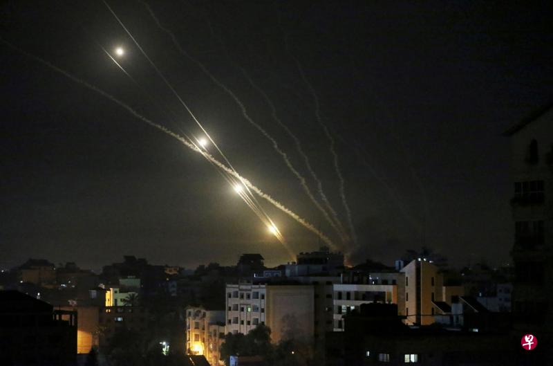 美国总统拜登星期三(19日)与以色列总理内坦亚胡通电话,强烈要求以方立即大幅度缓和加沙冲突紧张局势,迈向停火。(路透社) 美国总统拜登星期三(19日)与以色列总理内坦亚胡通电话,强烈要求以方立即大幅度缓和加沙冲突紧张局势,迈向停火。(路透社)