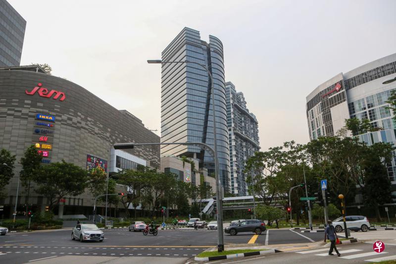 卫生部的流行病学调查发现,裕廊东的Jem和西城购物商场感染群的感染源头,有可能是一名53岁清洁女工。(陈斌勤摄) 卫生部的流行病学调查发现,裕廊东的Jem和西城购物商场感染群的感染源头,有可能是一名53岁清洁女工。(陈斌勤摄)