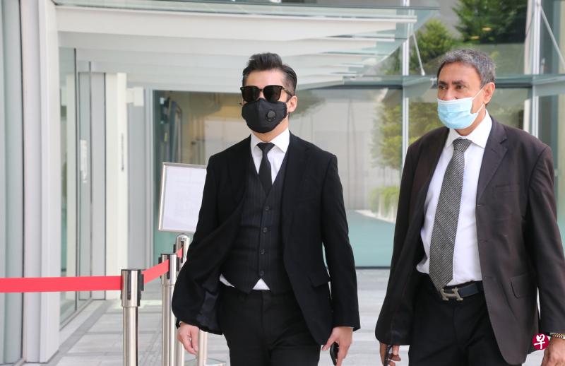 曹国辉在家中非法举行13人的“生日派对”,今早认罪后被判罚款3500元。(唐家鸿摄) 曹国辉在家中非法举行13人的“生日派对”,今早认罪后被判罚款3500元。(唐家鸿摄)
