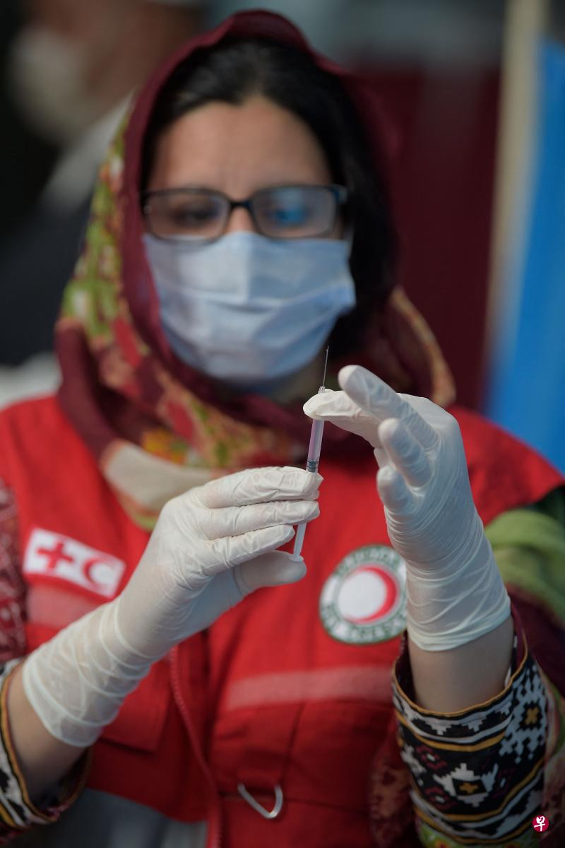 孟加拉民众25日开始接种中国国药冠病疫苗。(法新社) 孟加拉民众25日开始接种中国国药冠病疫苗。(法新社)