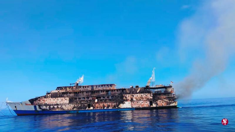 印尼客船“卡里亚·英达”号(KM Karya Indah)在马鲁古海发生大火烧毁。(路透社) 印尼客船“卡里亚·英达”号(KM Karya Indah)在马鲁古海发生大火烧毁。(路透社)