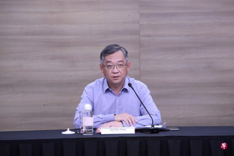 贸工部长颜金勇5月31日在抗疫跨部门工作小组记者会上说,高警戒解封第二阶段已过去两个星期,防疫措施对各领域造成不同程度的影响。(通讯及新闻部提供) 贸工部长颜金勇5月31日在抗疫跨部门工作小组记者会上说,高警戒解封第二阶段已过去两个星期,防疫措施对各领域造成不同程度的影响。(通讯及新闻部提供)