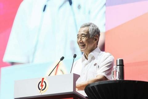 2017年11月19日，李显龙总理在人民行动党大会上发表演讲。（档案照片）