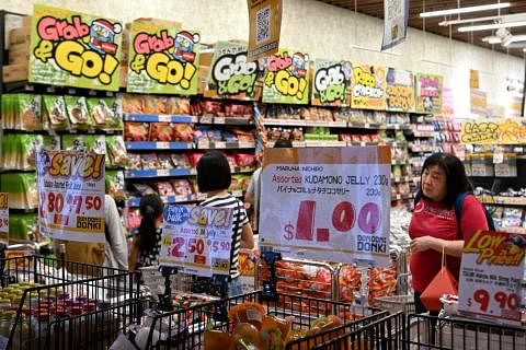日本连锁超市Don Don Donki区域市场经理蔡宛玲受访时说，价格优势是超市赖以生存的基础。超市通过不断管控，使这些日本商品价格在消费者的可承受范围。（档案照片）