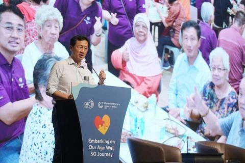 卫生部长王乙康说，为应对超老龄化社会，政府将从五大方面着手，扩大并加强护联中心的功能，更好地为年长者组织活动和提供服务。 （谢智扬摄）