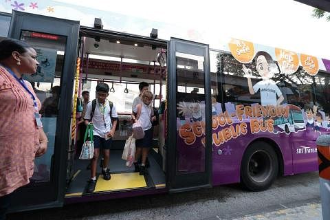 新捷运与宏茂桥的光洋小学合作在261号巴士路线展开六个月的试点计划，帮助小学生学习如何安全地搭乘巴士上下课。（梁麒麟摄）